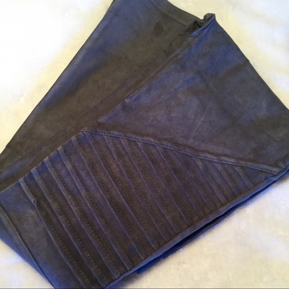 CLEARANCE-FIRM‼️Faux Suede Leggings - Picture 7 of 8